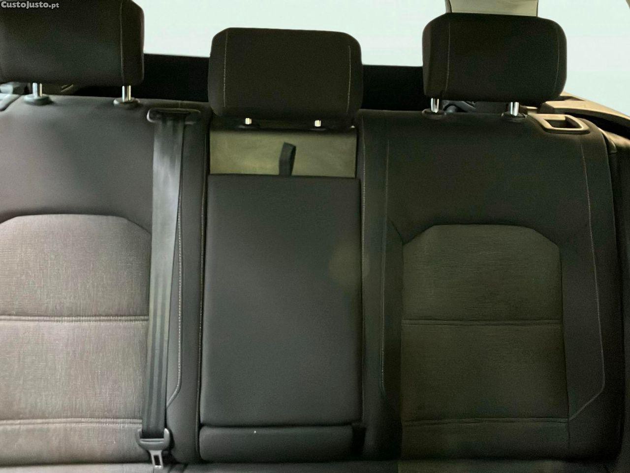 Volkswagen Passat 1.6 TDI Confortline — fotografia 6