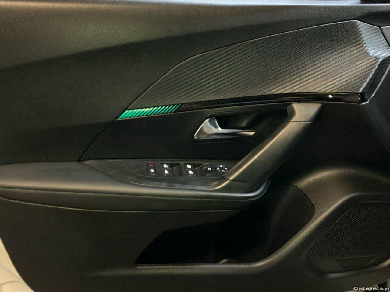 Peugeot 2008 1.2 PureTech Allure — fotografia 4