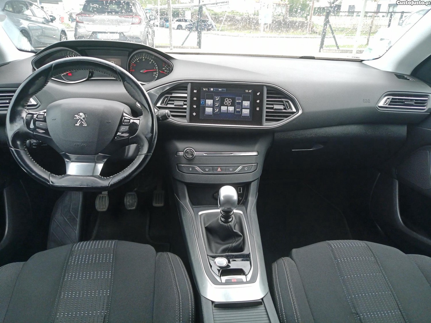 Peugeot 308 II SW 1.6 BlueHDi 120 Allure — fotografia 14