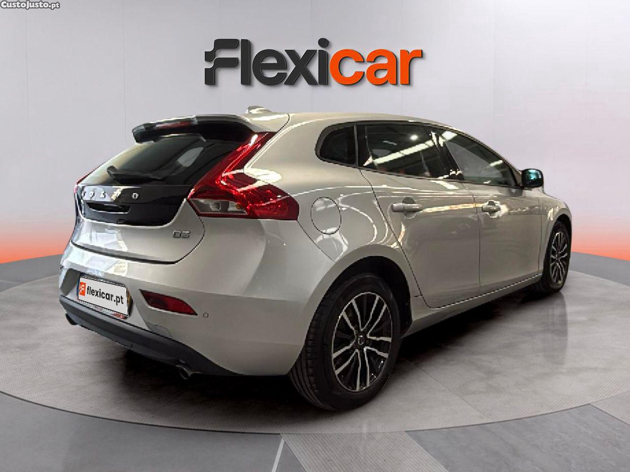 Volvo V40 2.0 D3 Momentum — photo 4