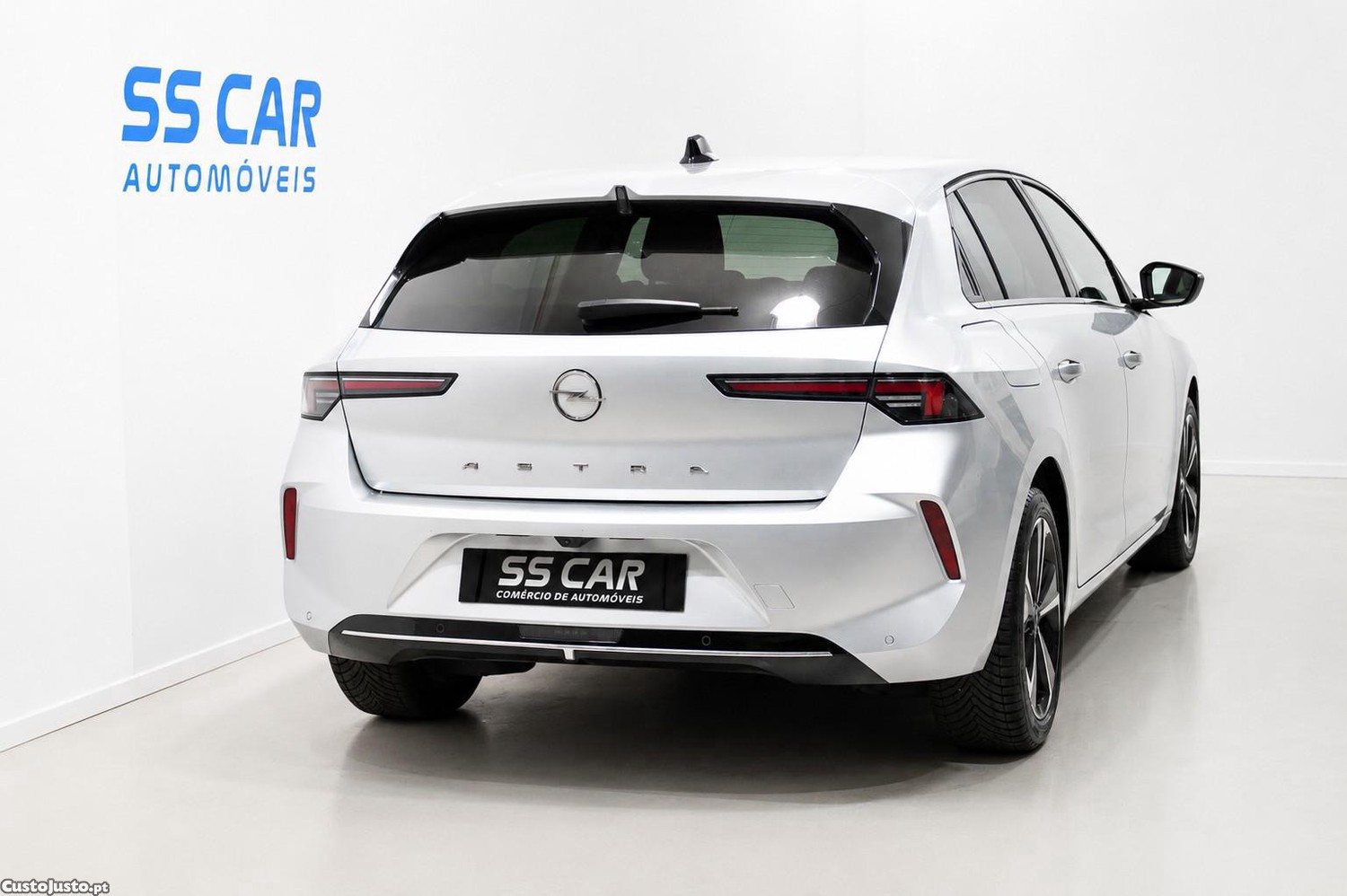 Opel Astra 1.2 T Elegance — fotografia 20