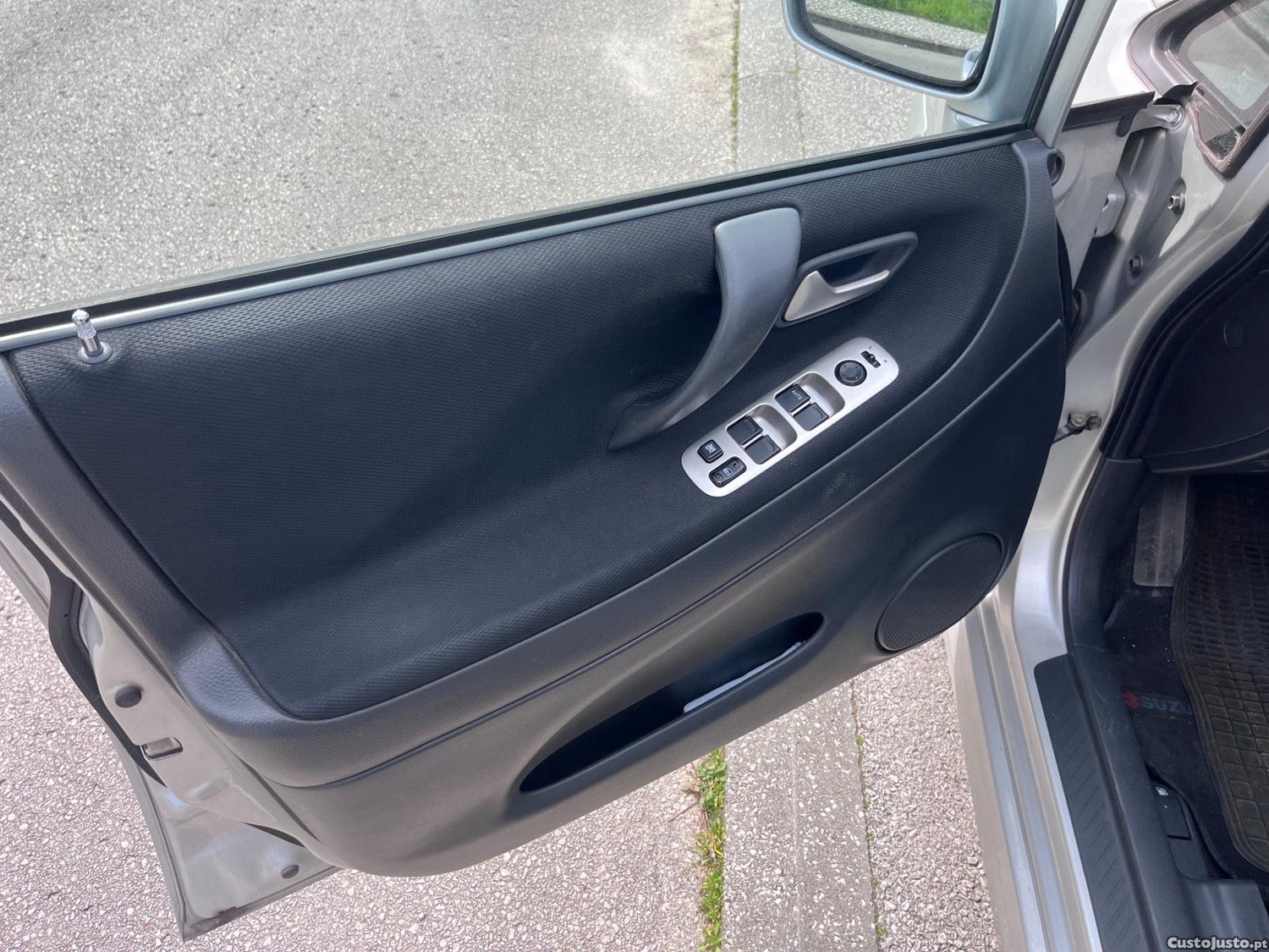 Suzuki Liana 1.4DDis GLX — fotografia 6