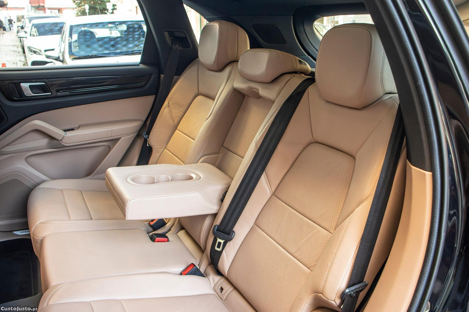 Porsche Cayenne E-Hybrid — fotografia 4