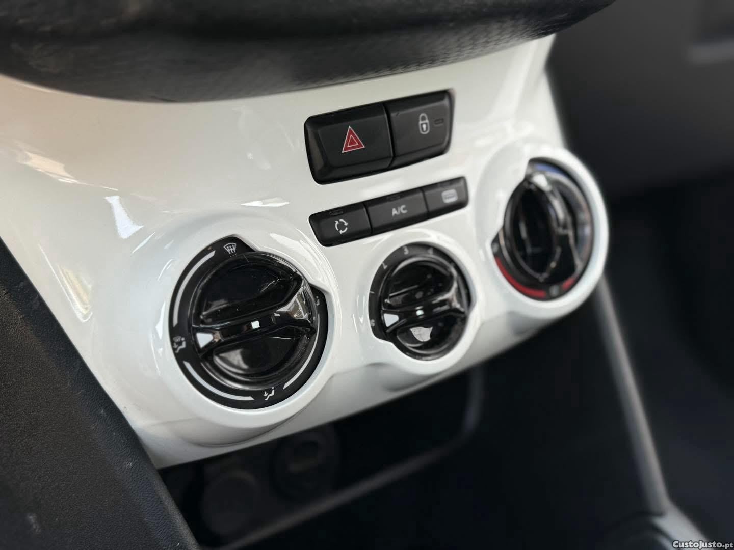 Peugeot 208 1.2 PureTech Like — fotografia 9