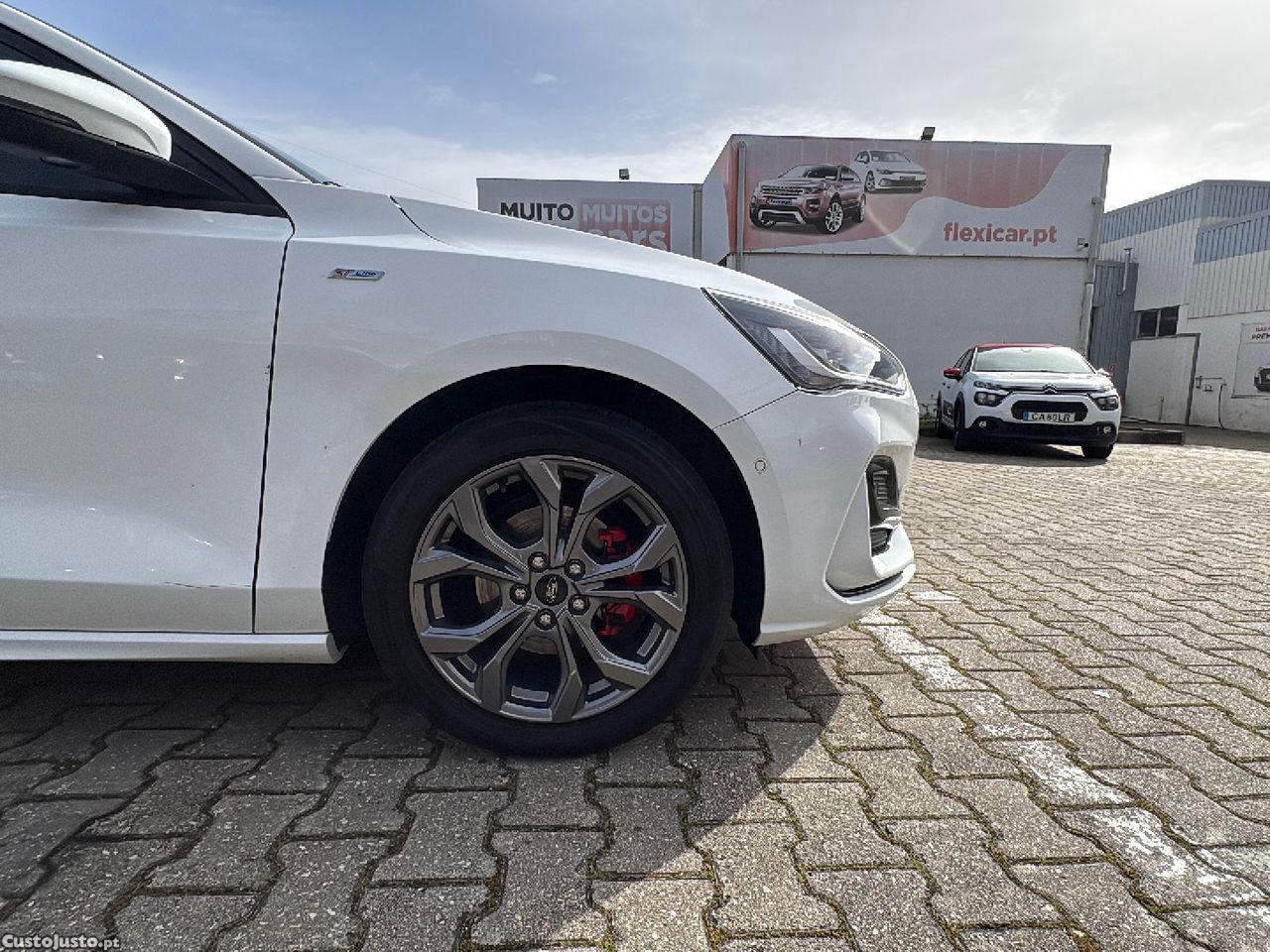 Ford Focus 1.0 EcoBoost MHEV ST-Line — fotografia 8