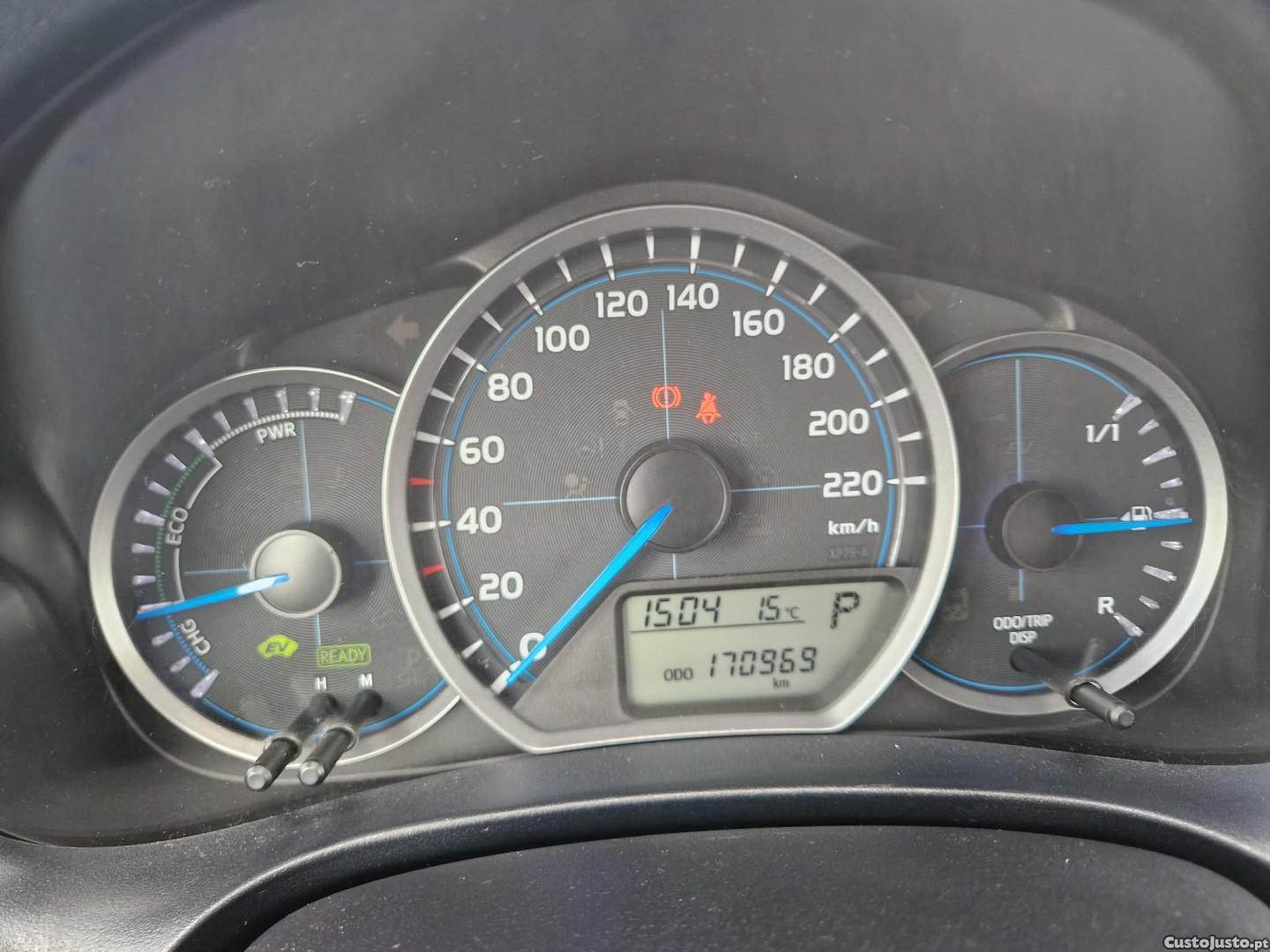 Toyota Yaris 1.5 HSD Comfort +P.Style+Navi — fotografia 9