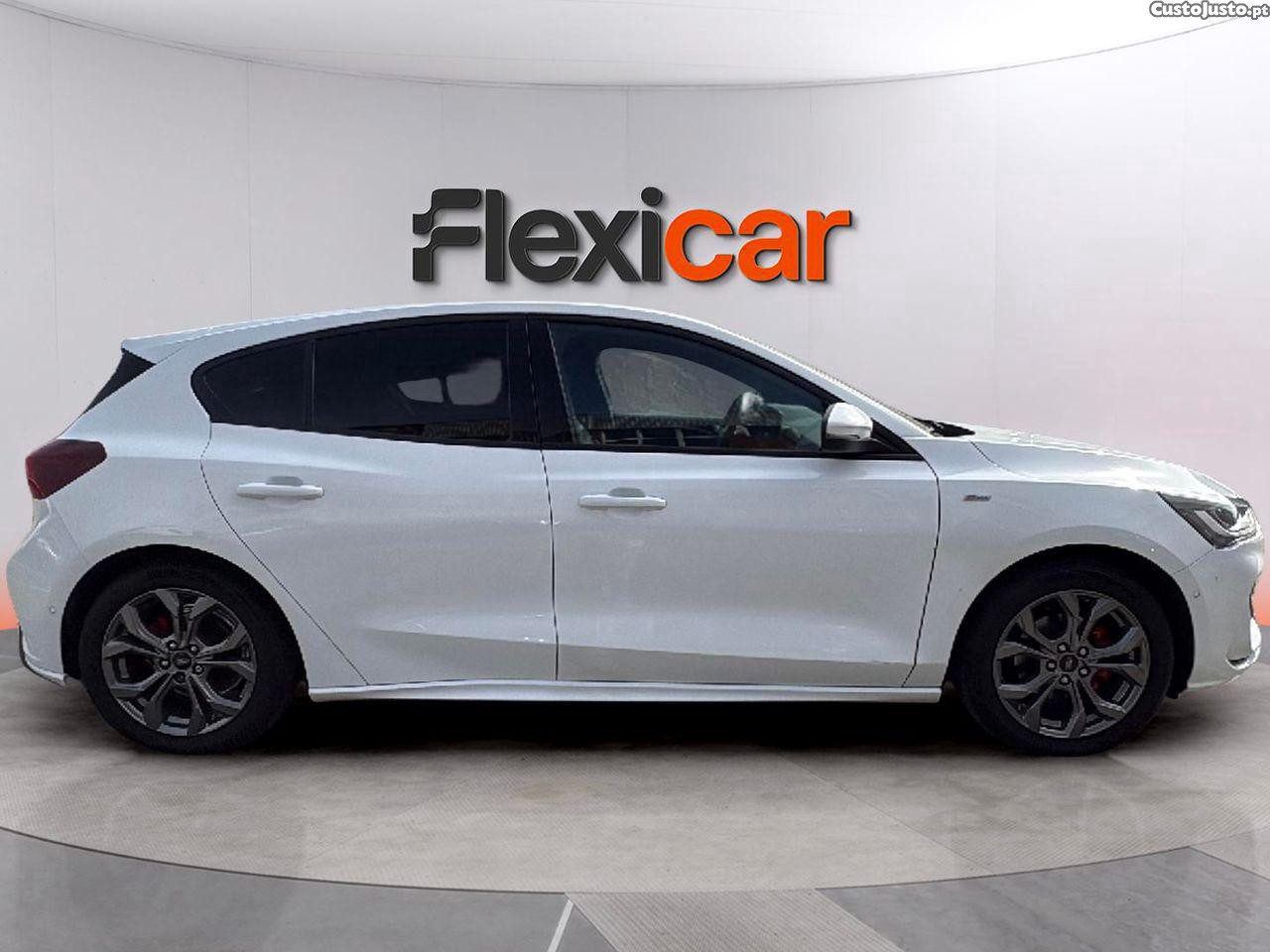 Ford Focus 1.0 EcoBoost MHEV ST-Line — fotografia 9