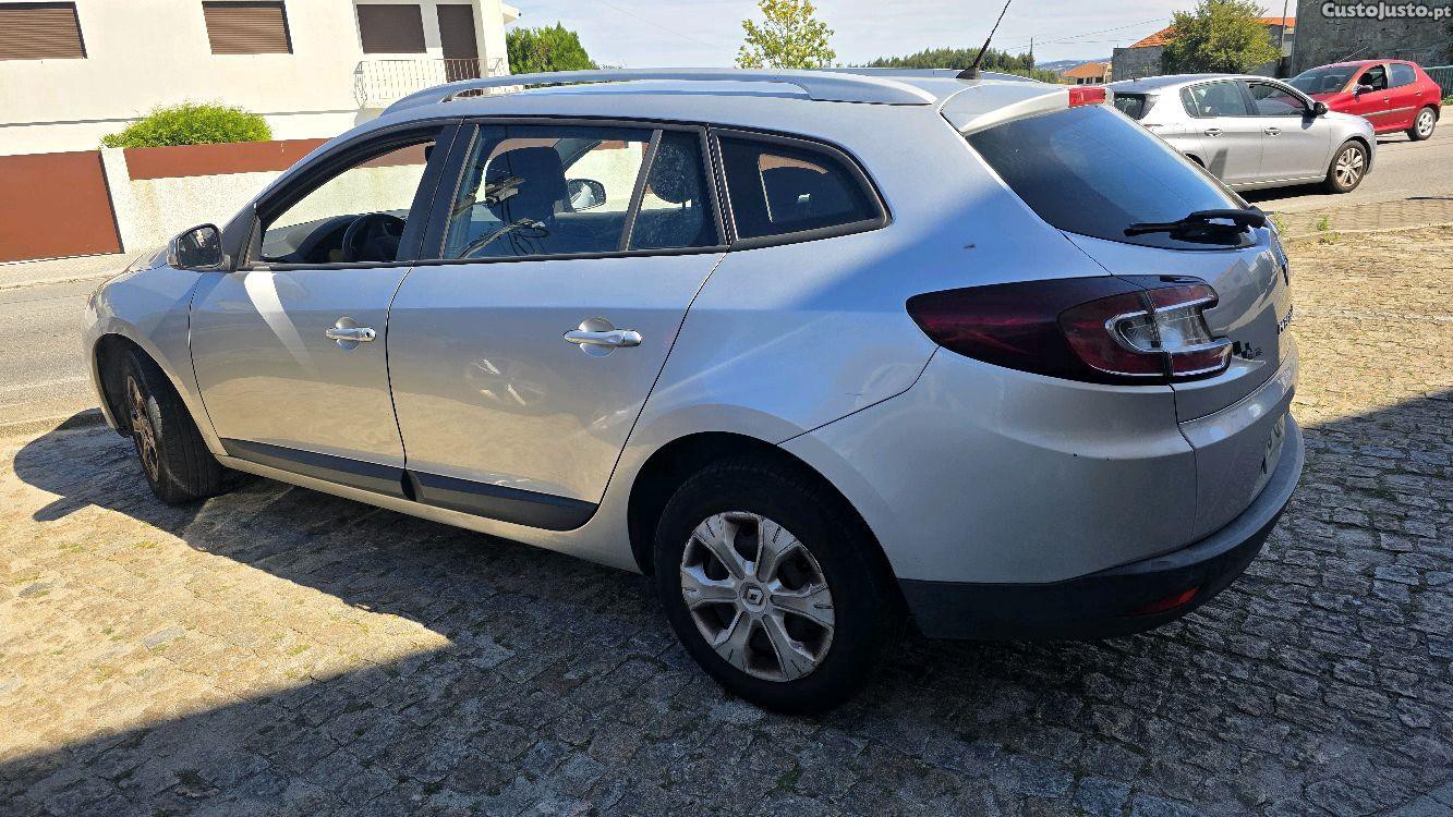 Renault Mégane 1.5 Dci 5 lugares - 10 — photo 3