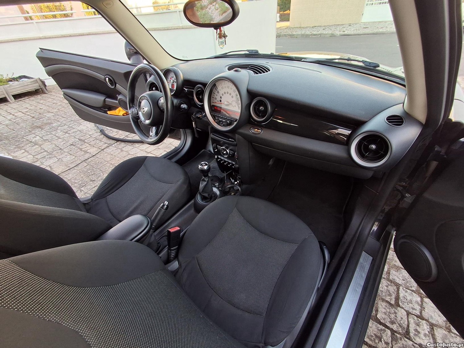 MINI Cooper 1.6D — photo 4