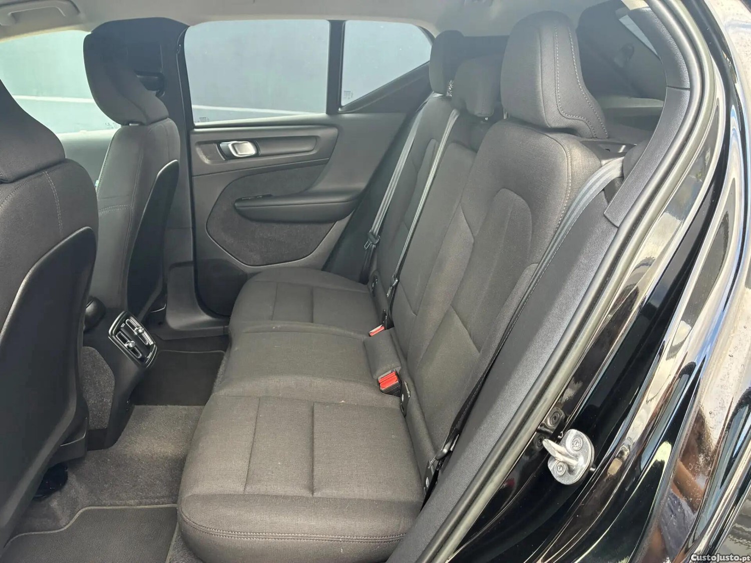 Volvo XC 40 1.5 T2 Momentum Plus Geartronic — fotografia 5