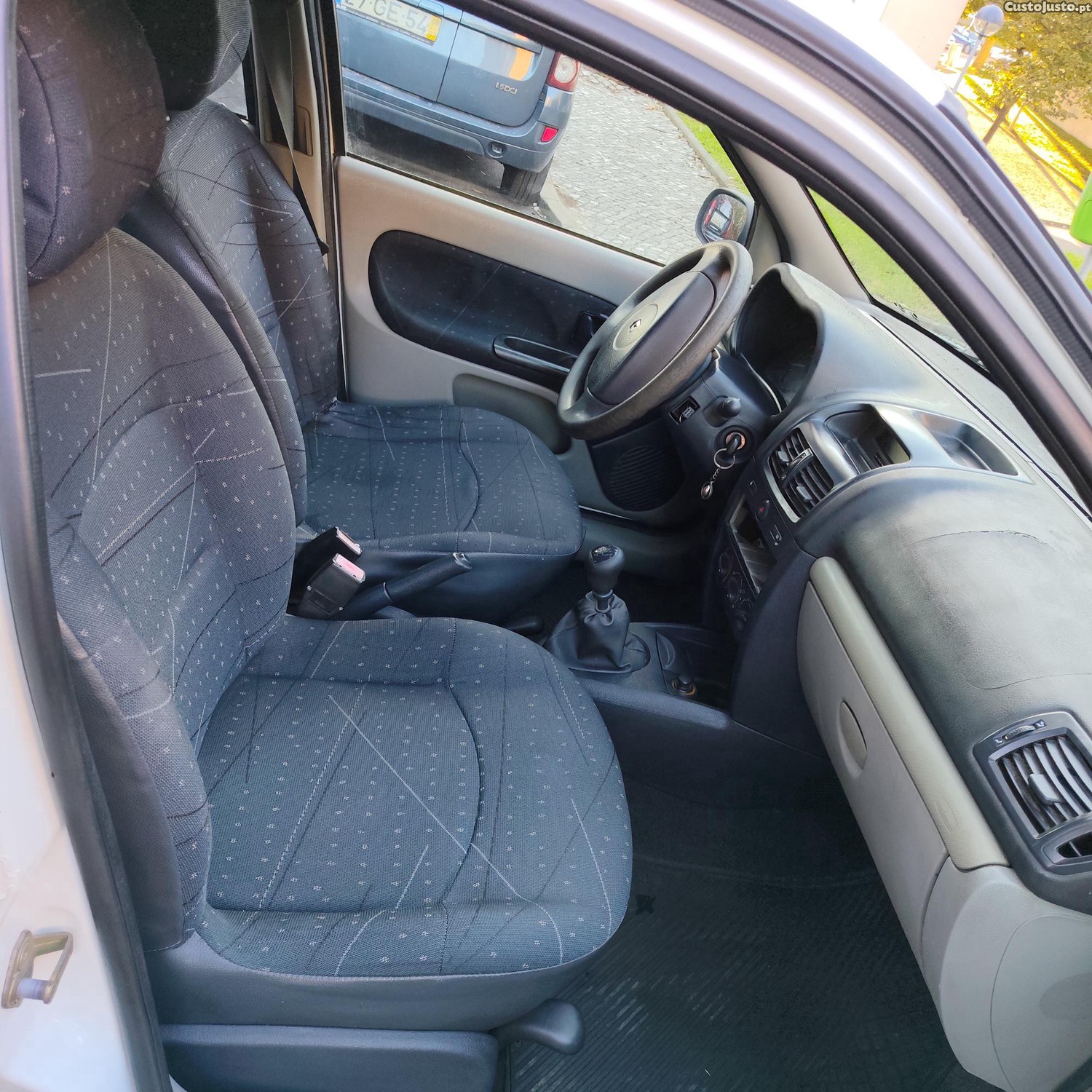 Renault Clio 1.2cc - 01 foto 5