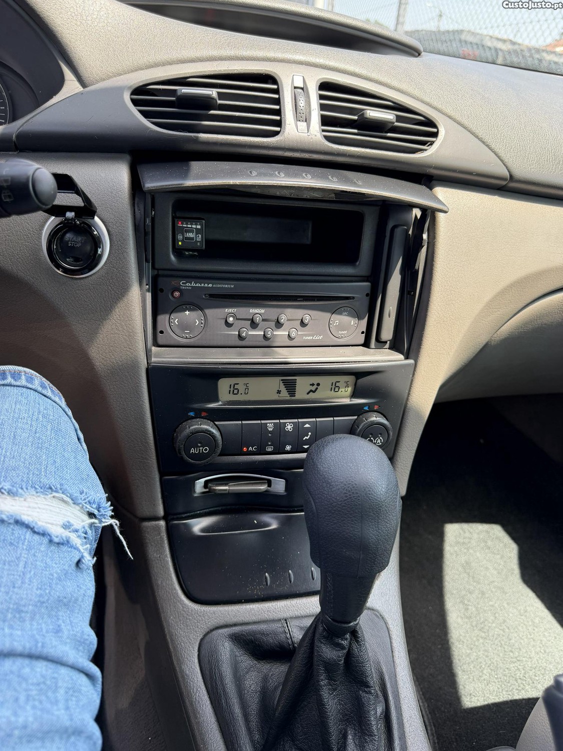 Renault Laguna 1.8i — fotografia 5