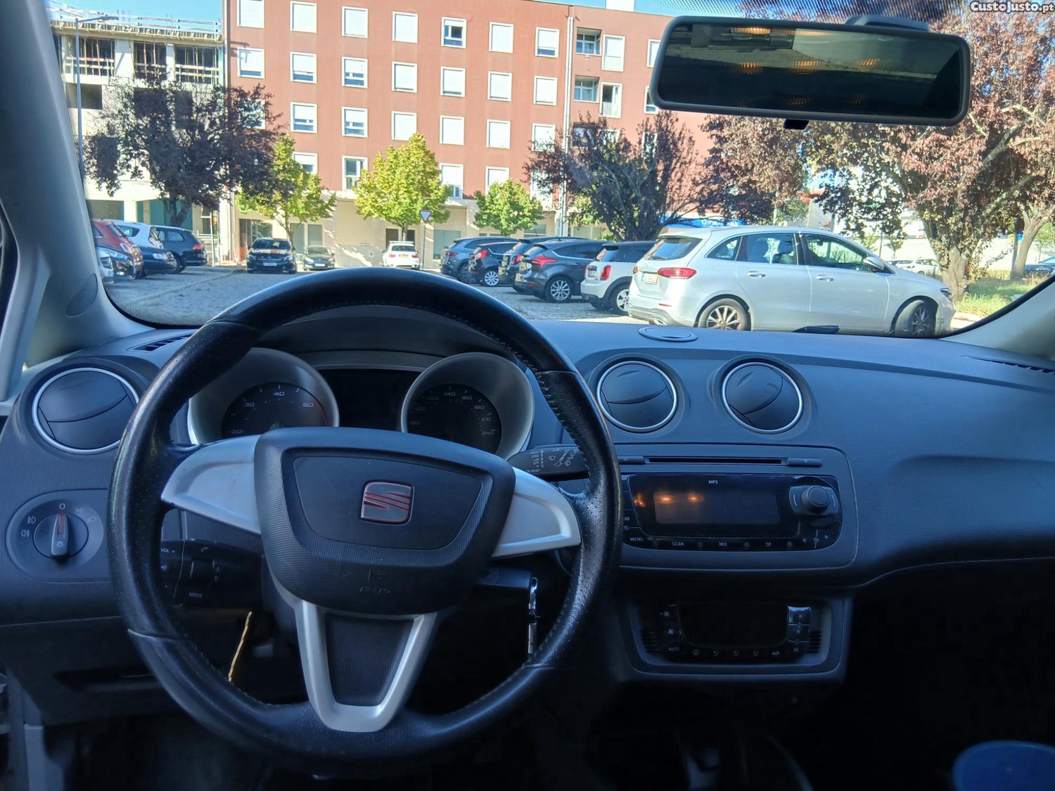 SEAT Ibiza 1.6 TDI 105 cv Diesel — fotografia 7