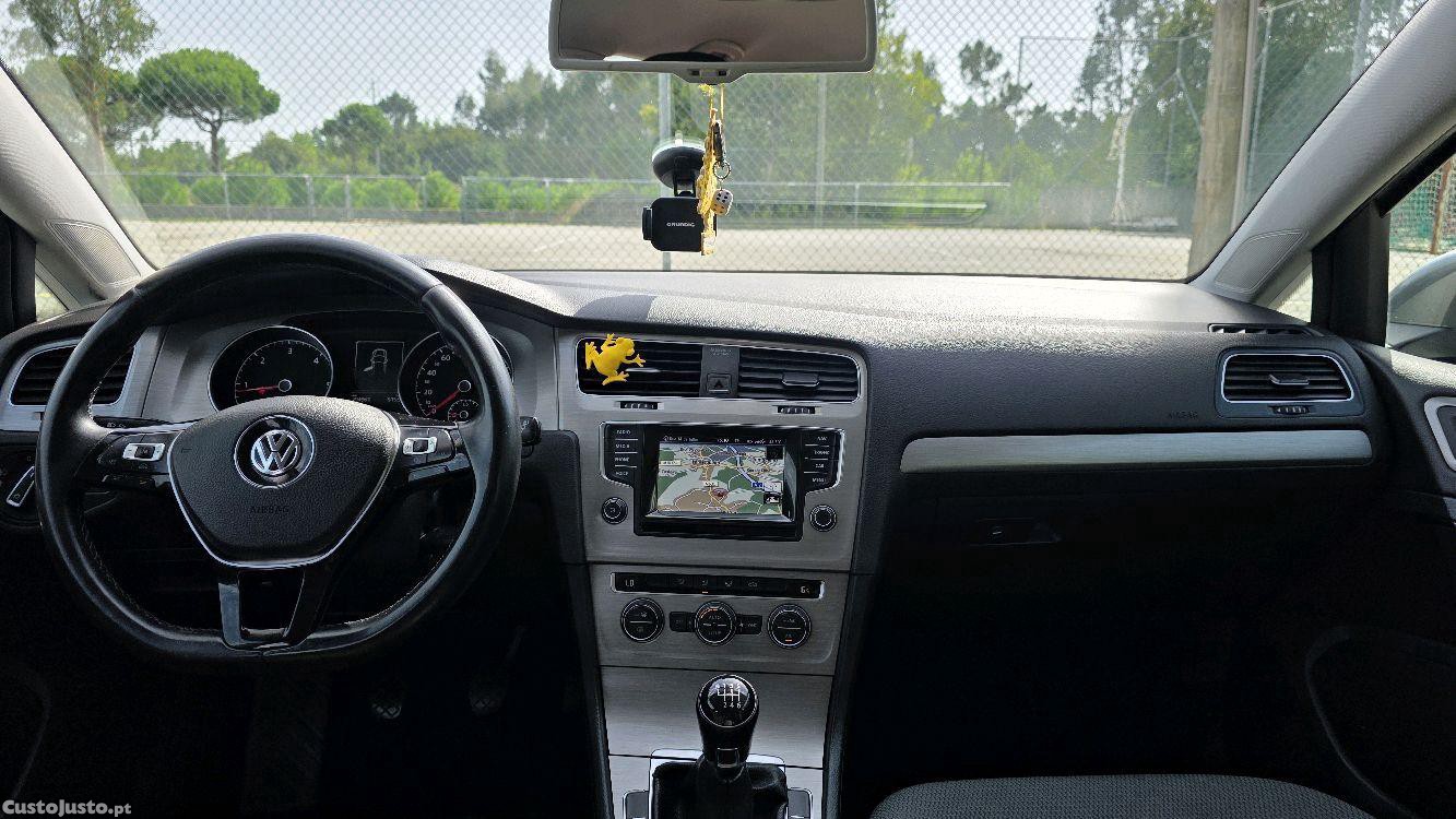 Volkswagen Golf 1.6 tdi 105cv Highline bluemotion — fotografia 2