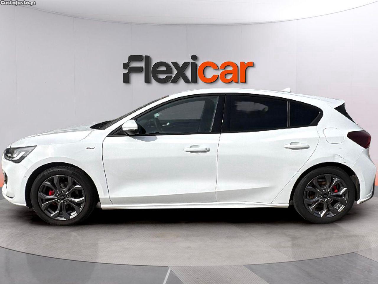 Ford Focus 1.0 EcoBoost MHEV ST-Line — fotografia 14