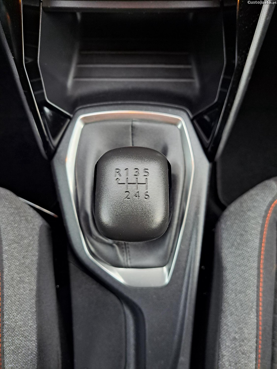 Peugeot 2008 1.2 PureTech Active Pack — fotografia 12