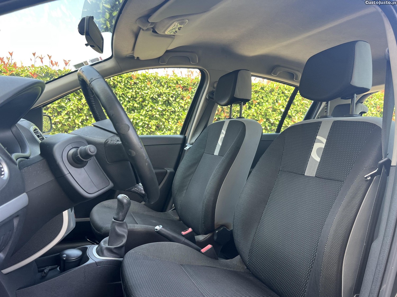 Renault Clio 1.2 16V 1 dono 170.000km — fotografia 5