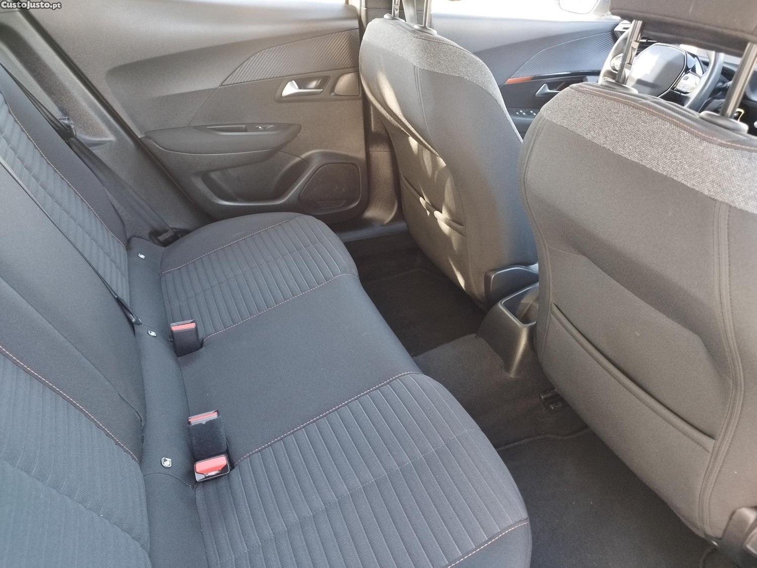 Peugeot 2008 1.5 BHDI ACTIVE PACK — fotografia 5