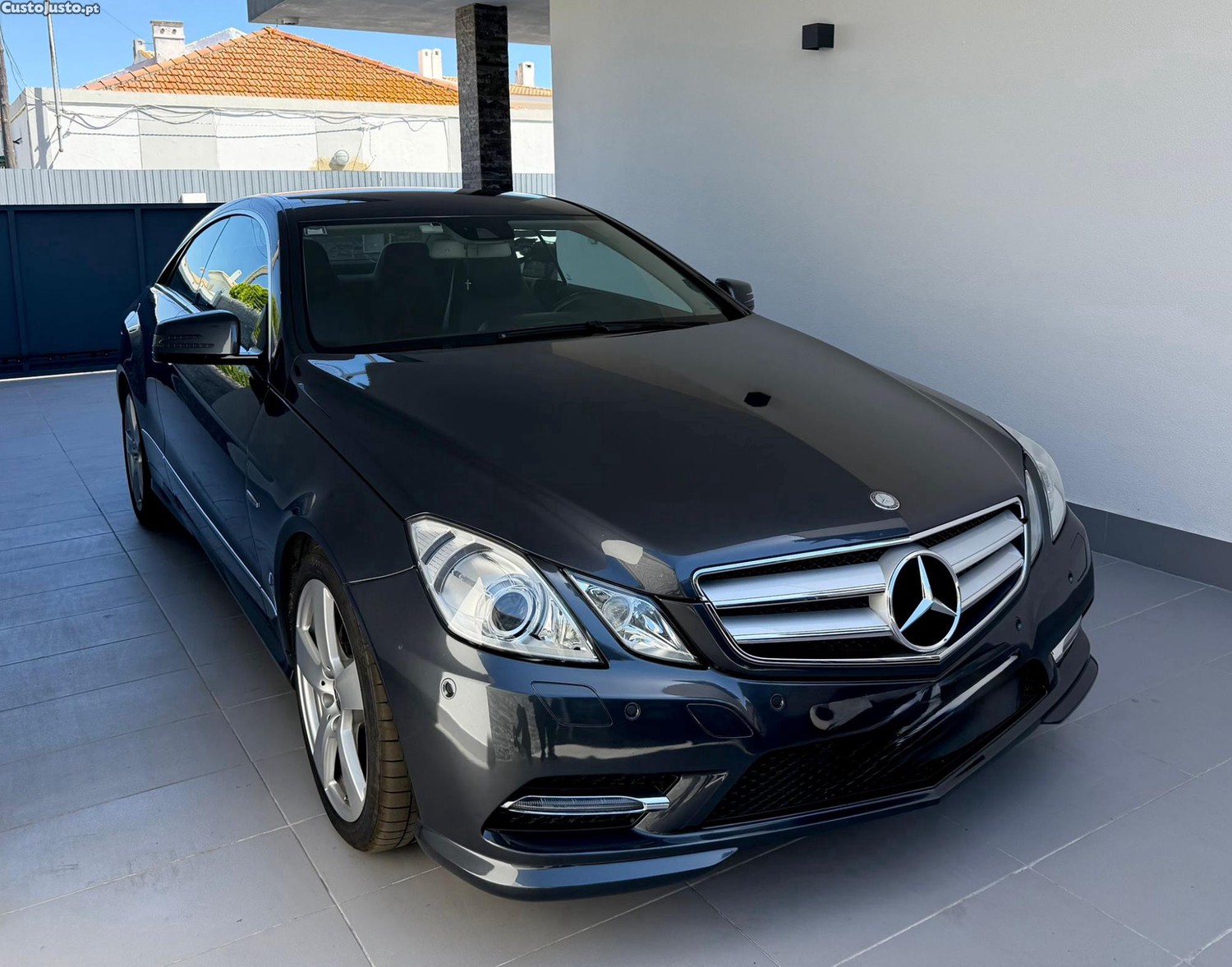 Mercedes-Benz E 220 Coupe — fotografia 6