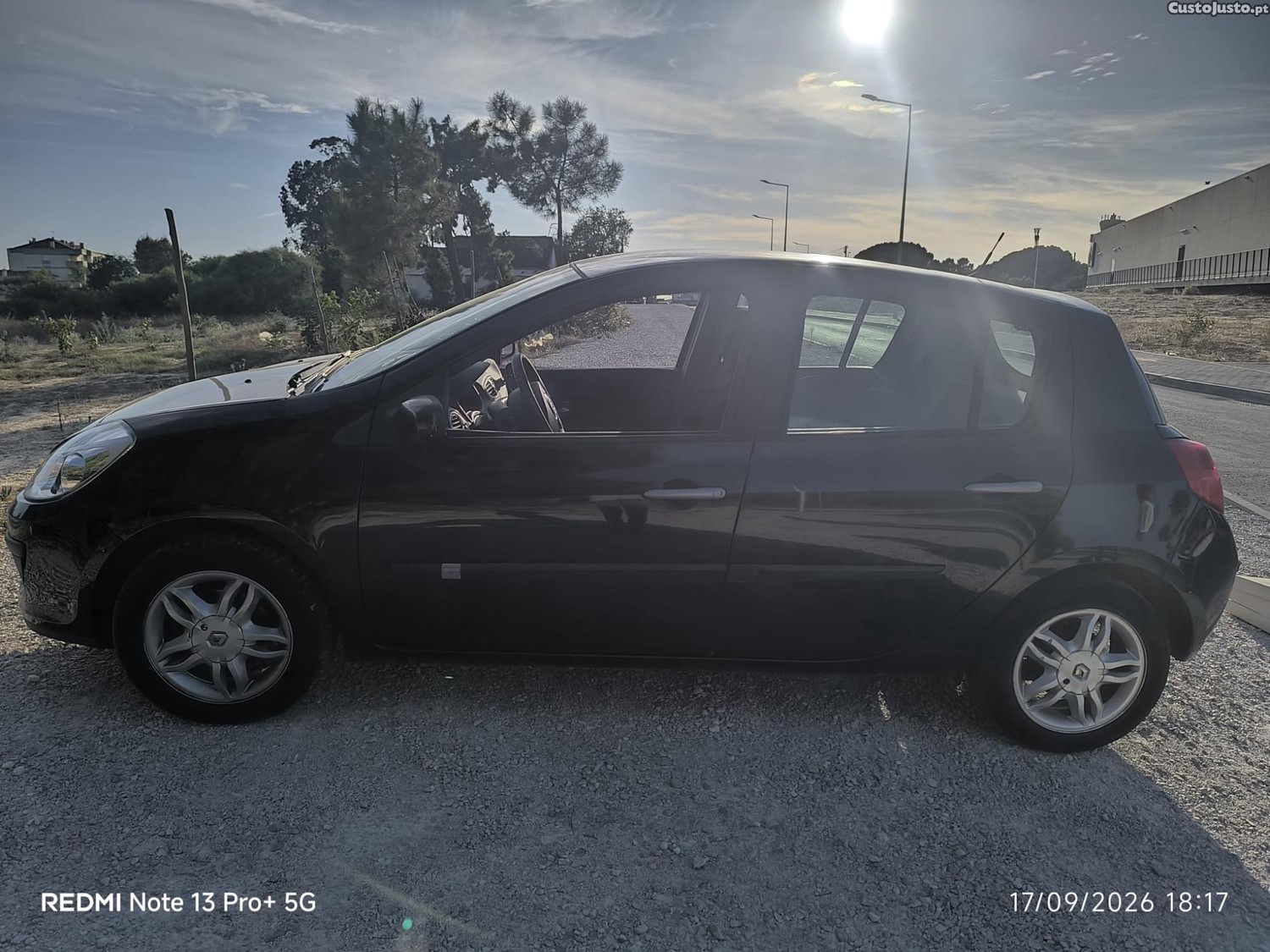 Renault Clio Expression — fotografia 6
