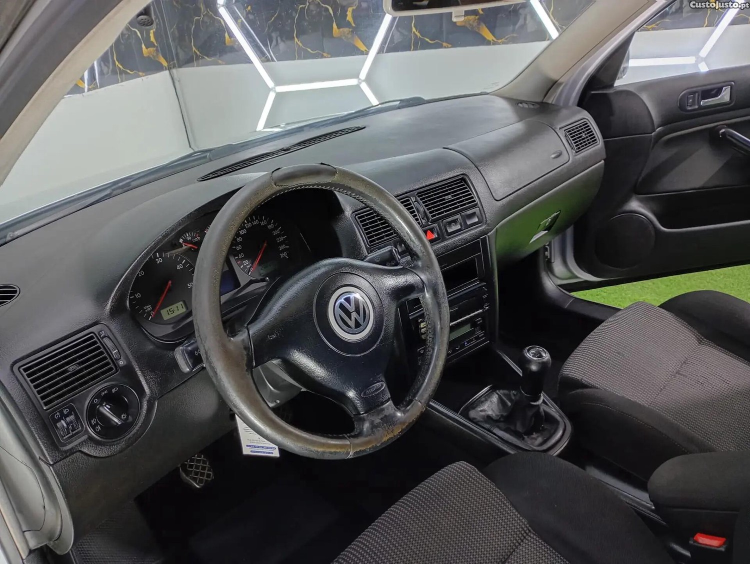 Volkswagen Golf 1.9 TDi Highline — fotografia 8