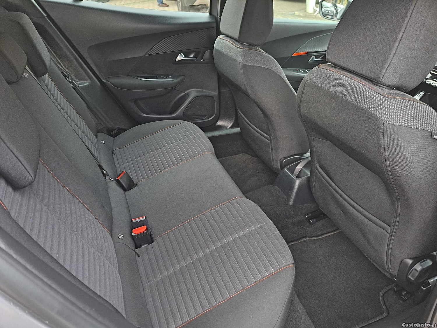 Peugeot 2008 1.2 PureTech Active Pack — fotografia 8
