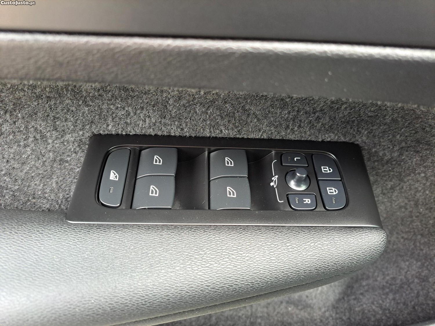 Volvo XC40 1.5 T2 Momentum Core - 22 foto 4