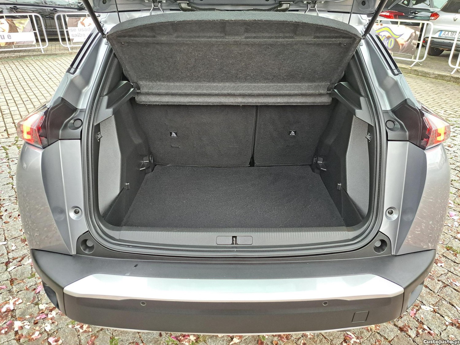 Peugeot 2008 1.2 PureTech Active Pack — fotografia 9
