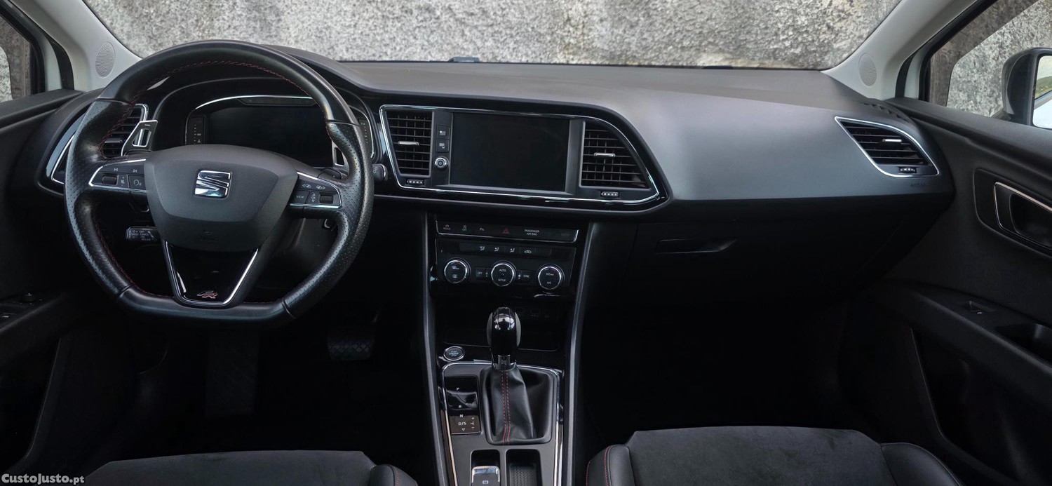 SEAT Leon 1.5 TSI FR DSG-7 — fotografia 3