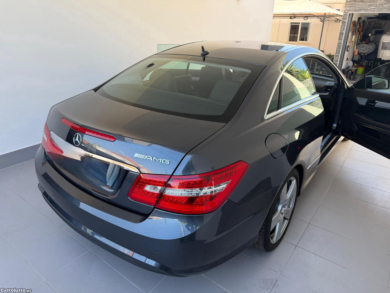 Mercedes-Benz E 220 Coupe — fotografia 3