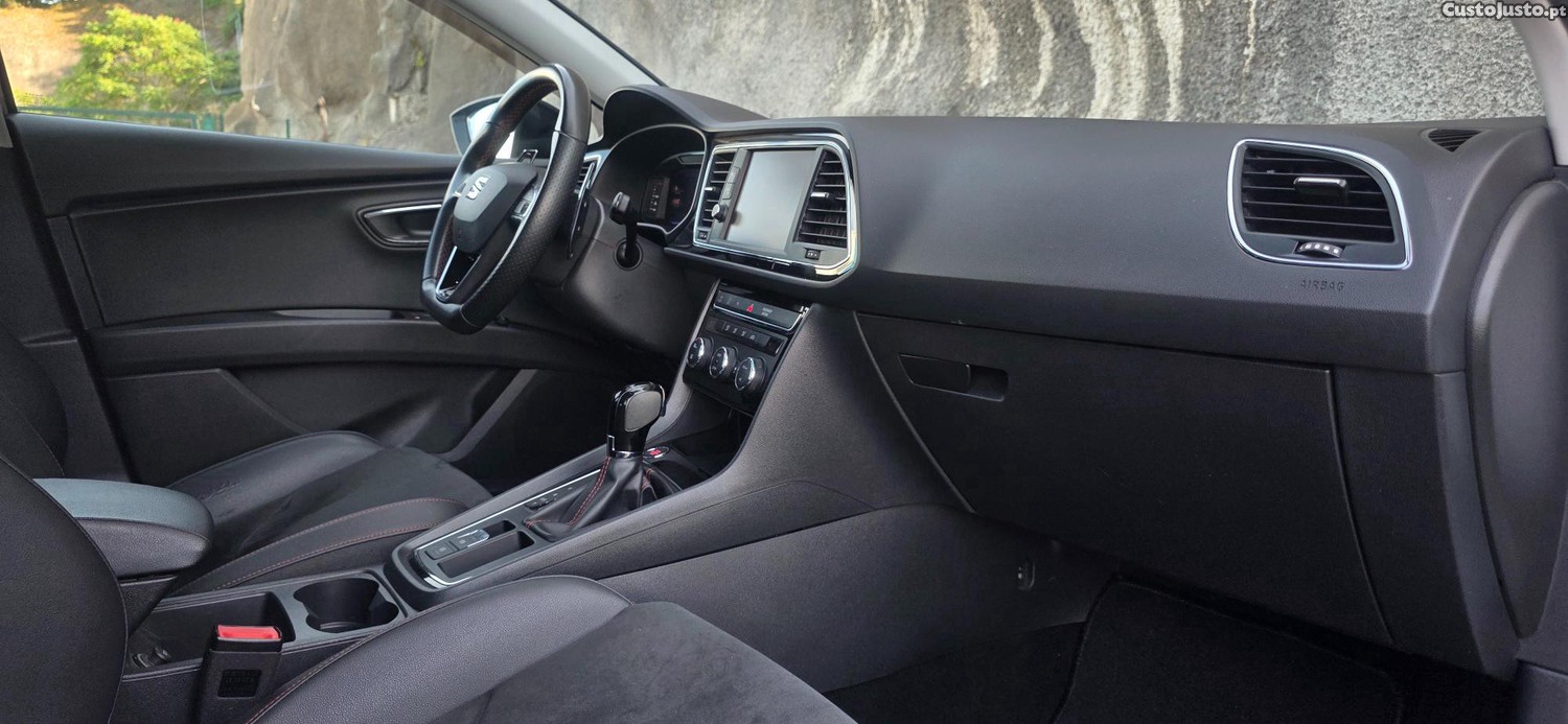 SEAT Leon 1.5 TSI FR DSG-7 — fotografia 4