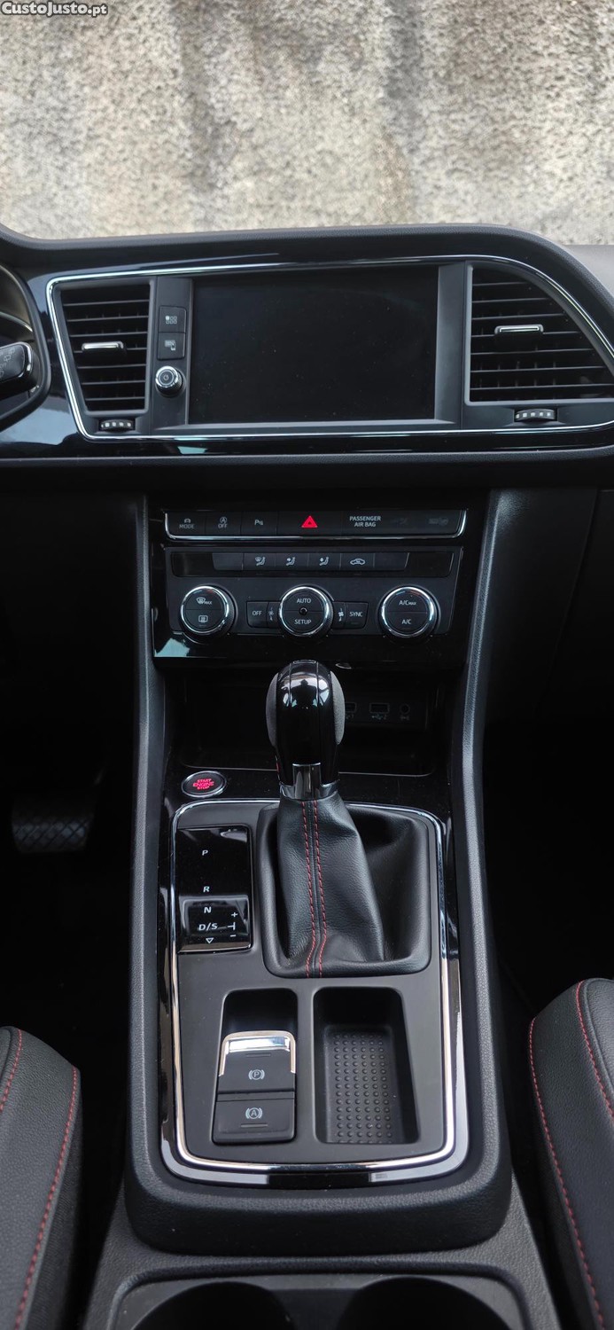 SEAT Leon 1.5 TSI FR DSG-7 — fotografia 2