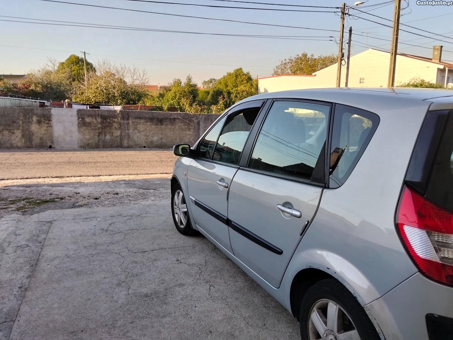 Renault Scénic 1.4 Gasolina 16V ano 2003 - 03 foto 2