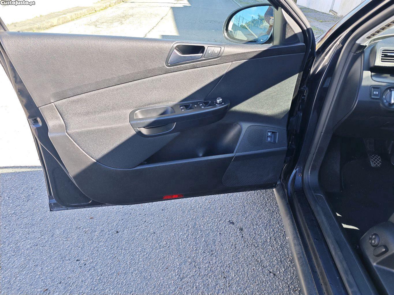 Volkswagen Passat 1.9 TDI Variant — fotografia 2