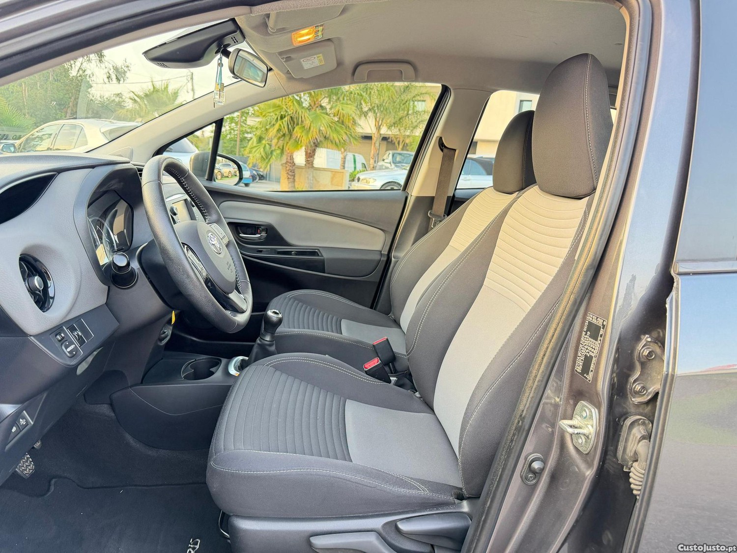 Toyota Yaris 1.0 VVT-i Comfort — fotografia 9
