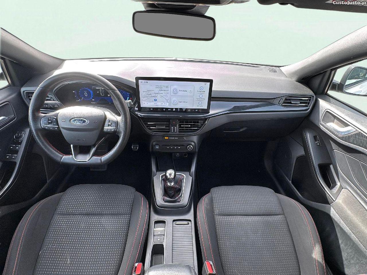 Ford Focus 1.0 EcoBoost MHEV ST-Line — fotografia 4