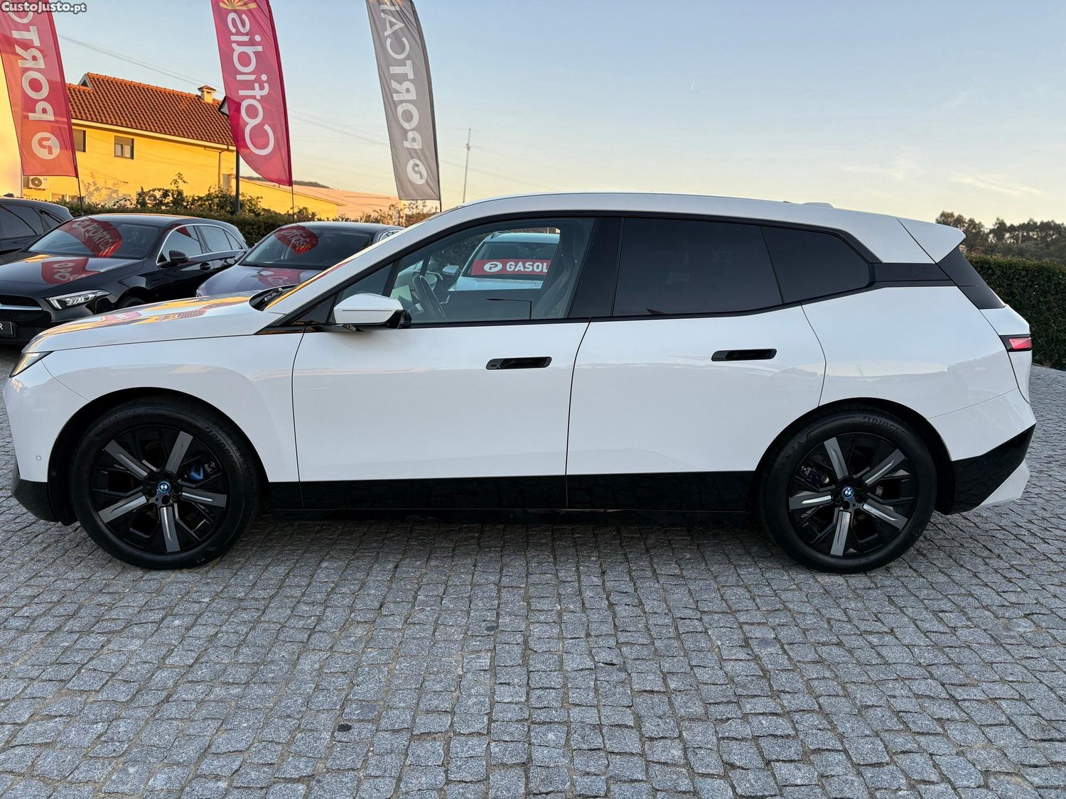 BMW iX xDrive 40 Pack Desportivo - 23 — photo 4