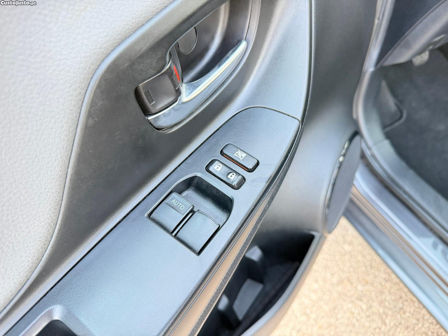 Toyota Yaris 1.0 VVT-i Comfort — fotografia 10