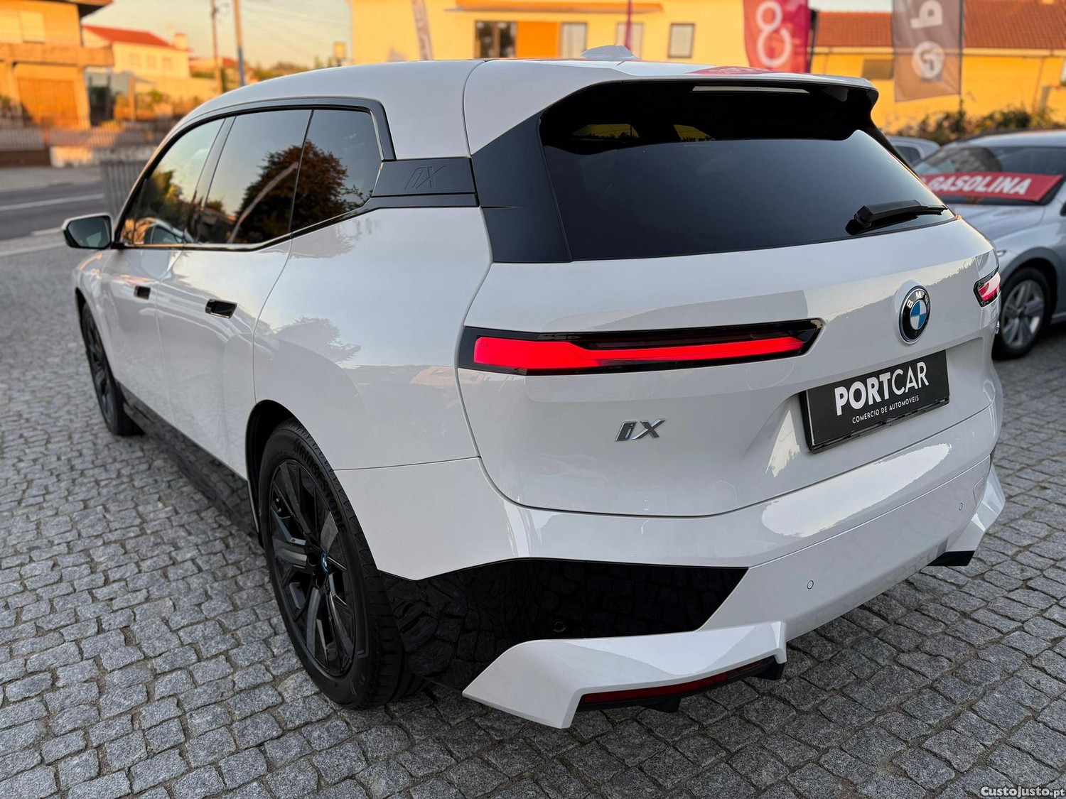 BMW iX xDrive 40 Pack Desportivo - 23 — photo 3