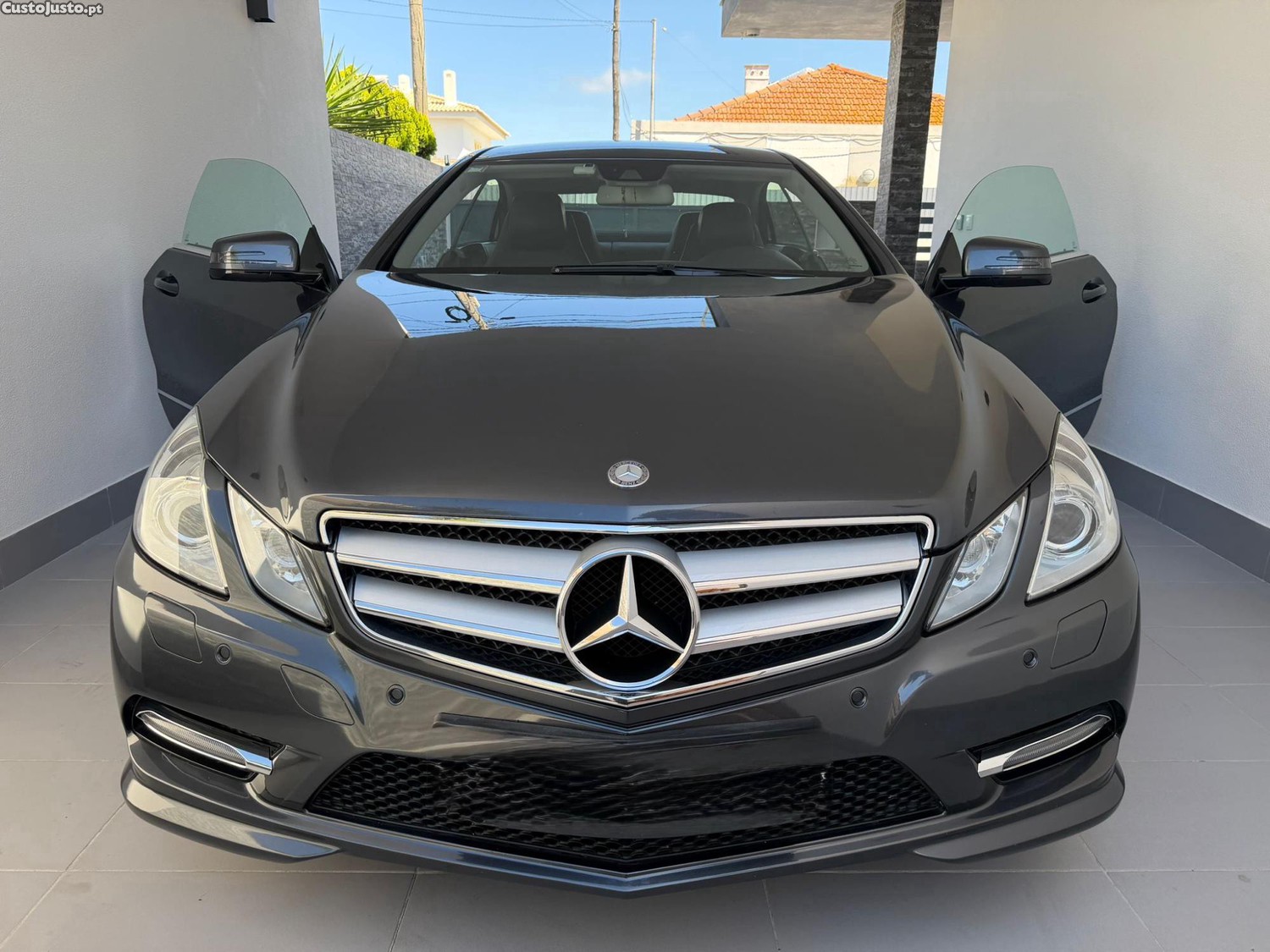 Mercedes-Benz E 220 Coupe — fotografia 7