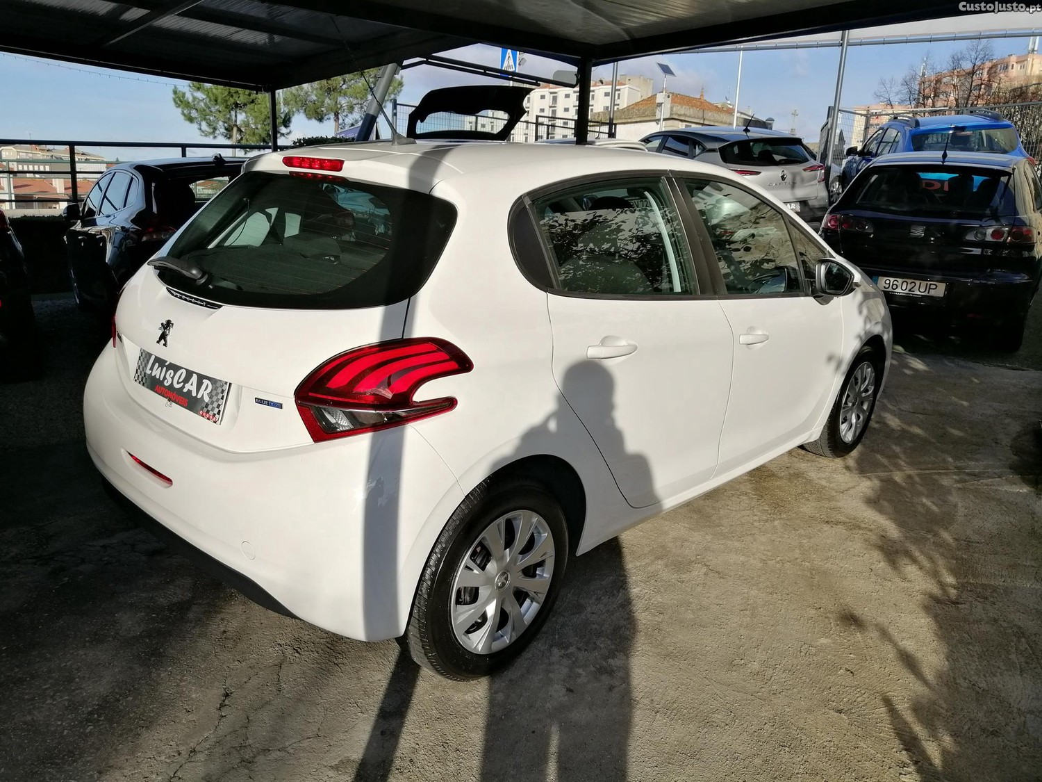 Peugeot 208 1.6 BlueHdi Active - 15 foto 2