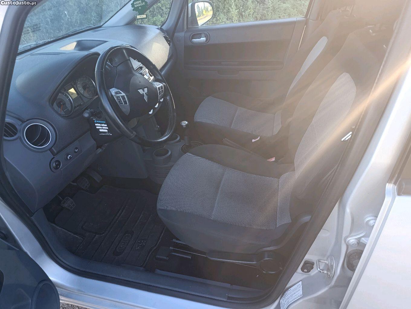 Mitsubishi Colt 1.3 — photo 2