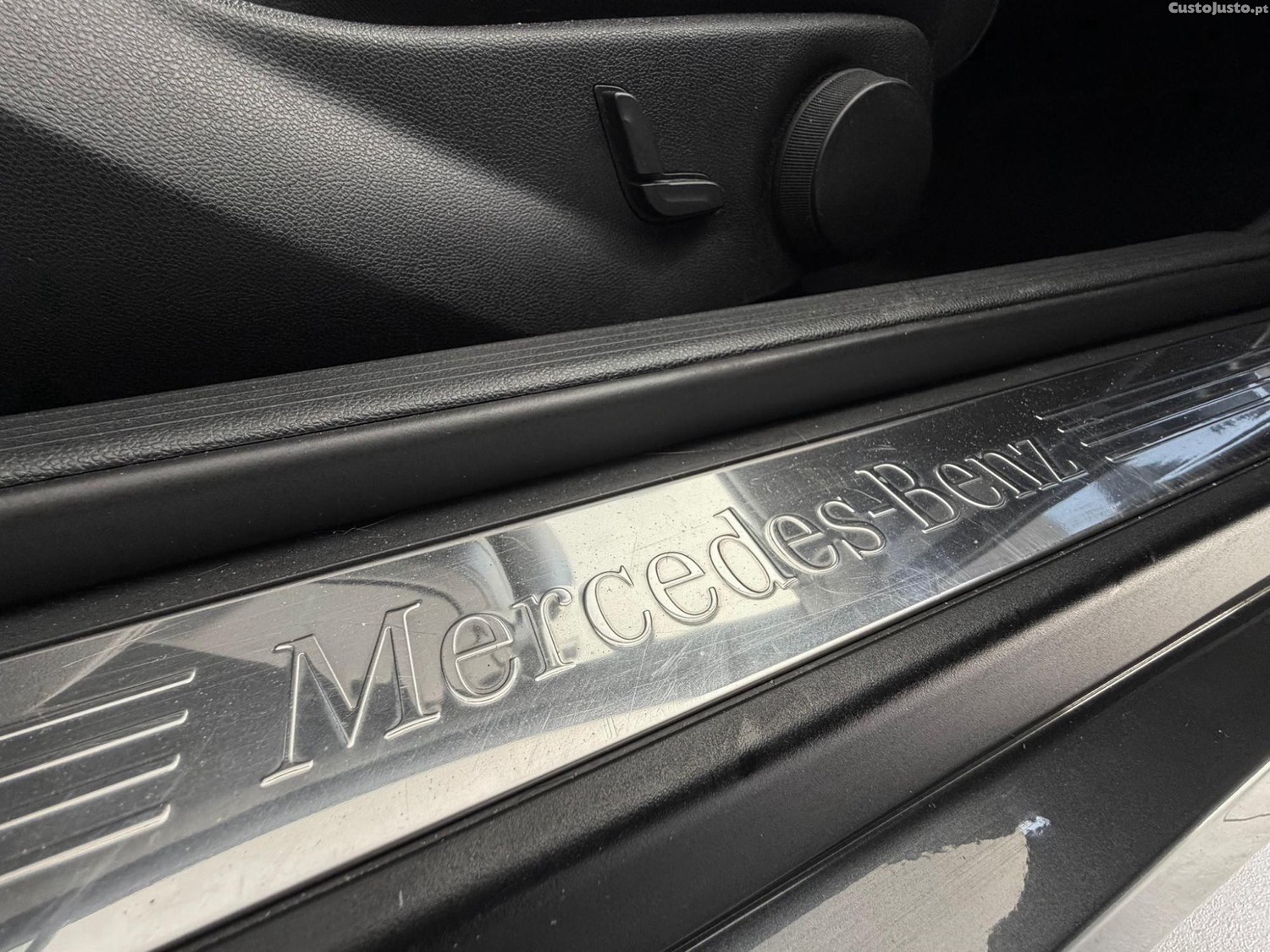 Mercedes-Benz E 220 Coupe — fotografia 2