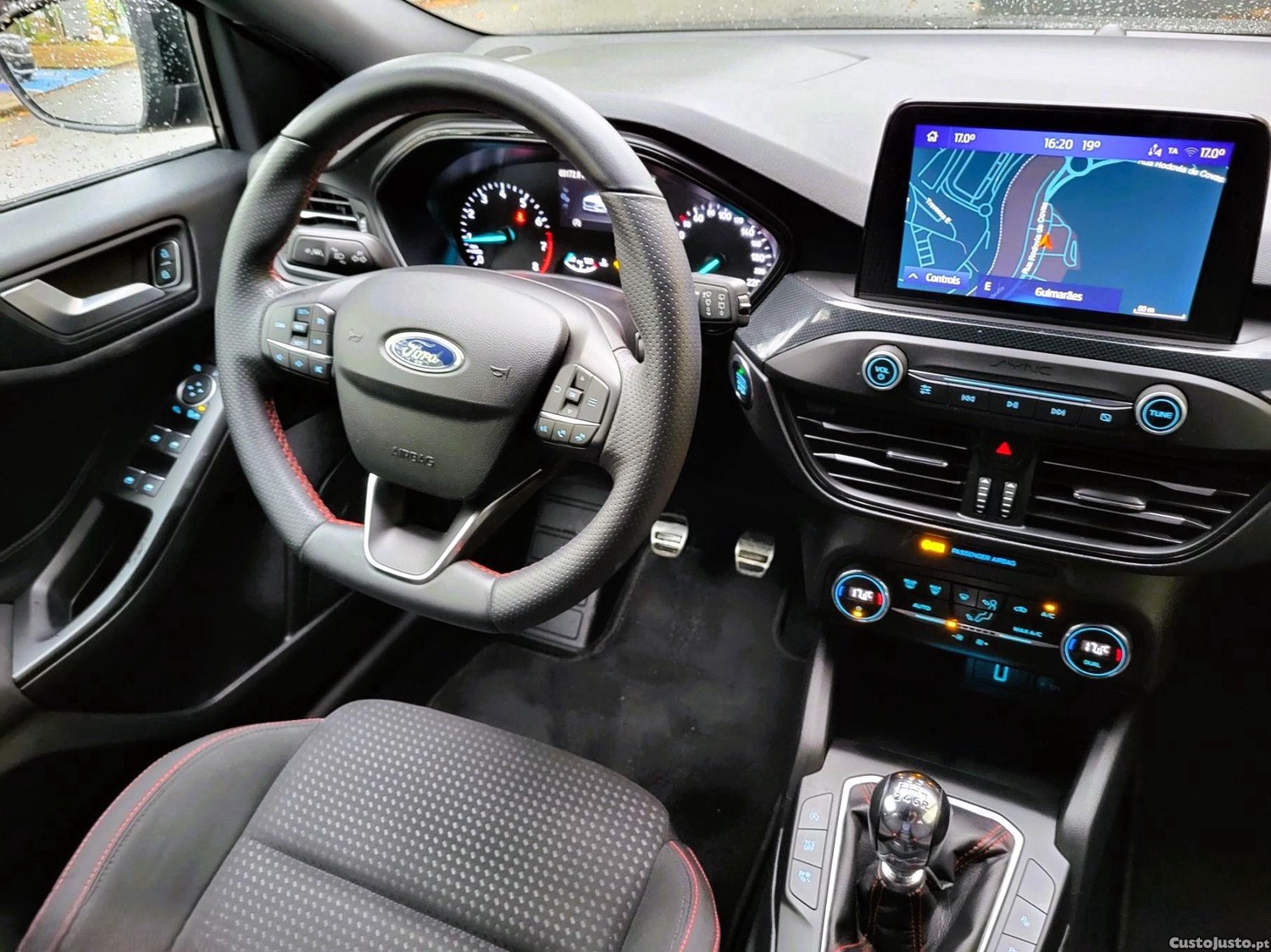 Ford Focus ST-Line 1.0 EcoBoost — fotografia 4
