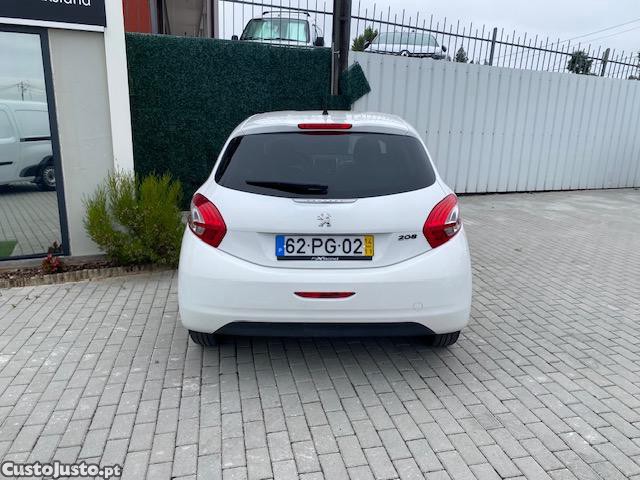Peugeot 208 1.4 HDI 68 Cv — fotografia 8