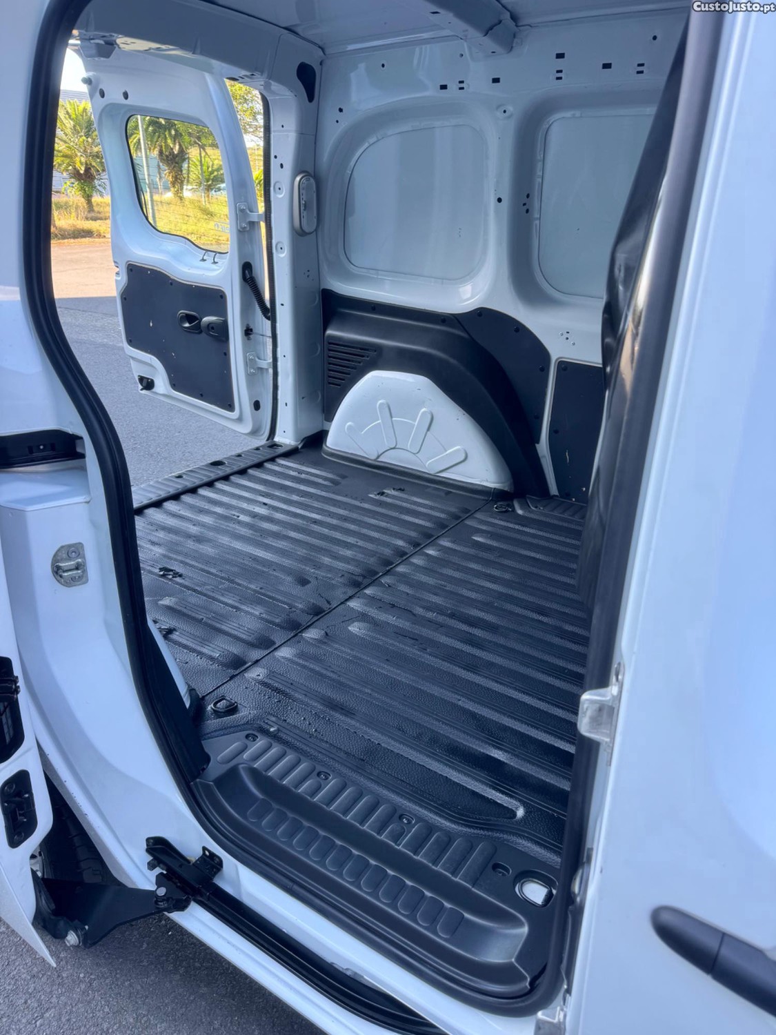 Renault Kangoo Diesel Impecável 2 Lugares 1 só dono - 18 — photo 3