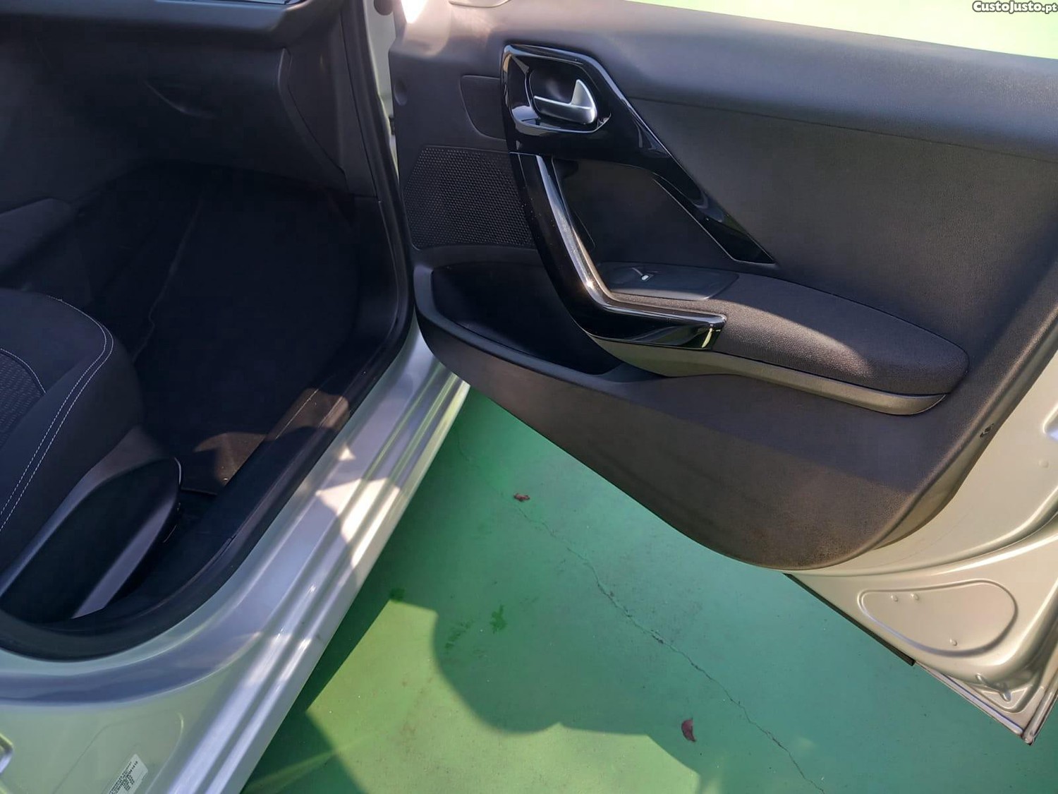 Peugeot 208 1.6 BlueHDi Active — fotografia 14