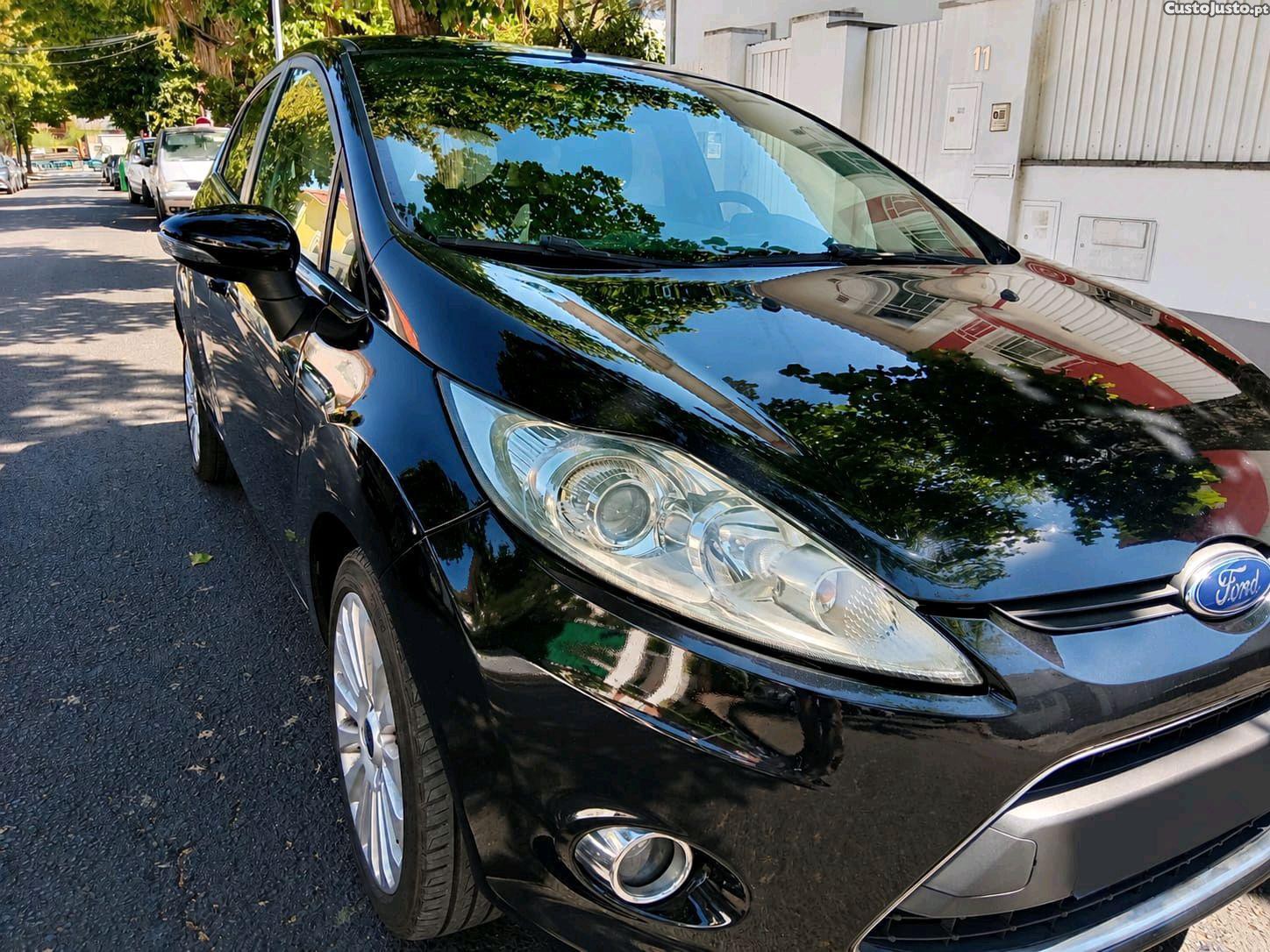 Ford Fiesta Hatchback 1.6 Tdci - 09 foto 2