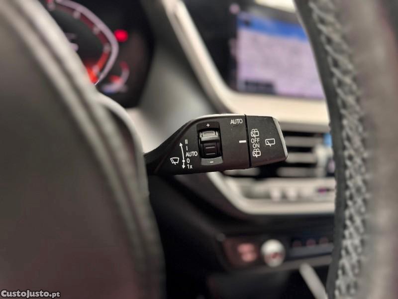 BMW 118 d Pack Desportivo M — fotografia 3