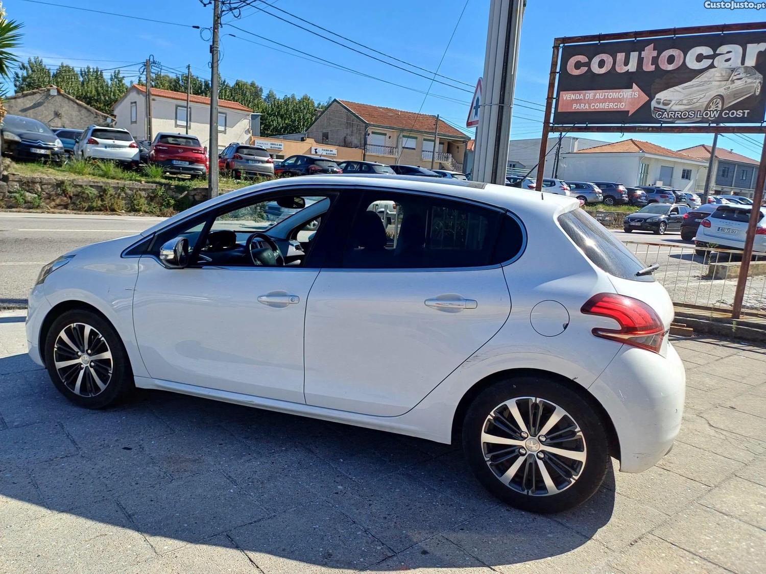 Peugeot 208 1.2i Nacional  poucos kms — photo 5